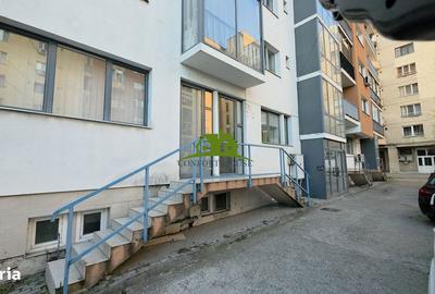 Spațiu comercial, de 70 mp, în Central - 8
