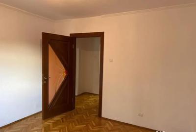 Apartament cu 3 camere decomandat în 1 Mai - 9