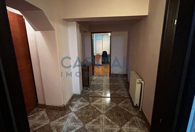 De vanzare apartament 3 camere - 3