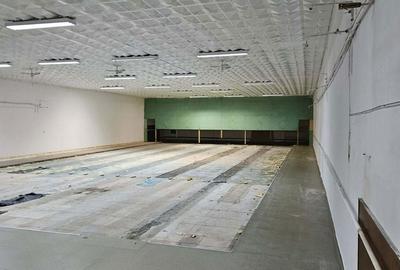Spațiu comercial, de 900 mp, în Central - 3