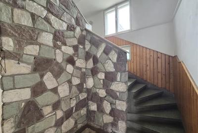 Imobil cu potential, constructie solida cu 2 apartamente,+demisol si garaj, Bras - 9