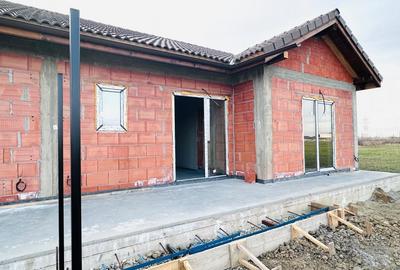 Duplex cu 4 camere cu Canalizare în Moșnița Nouă - 1