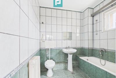 Casă individuală cu 12 camere cu Canalizare în Băile 1 Mai - 5