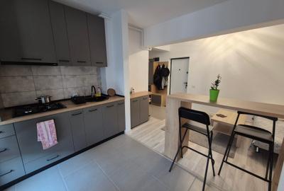 Apartament cu 2 camere semidecomandat, mobilat în Apărătorii Patriei