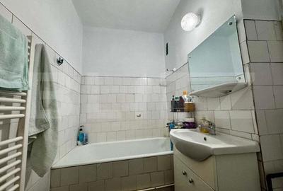 Apartament cu 4 camere semidecomandat în Central - 1