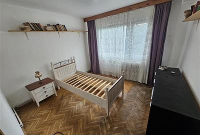 Apartament cu 4 camere semidecomandat, mobilat în Micro II - 2