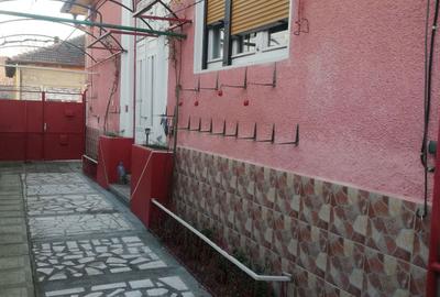 Casă cu 4 camere în Central - 2