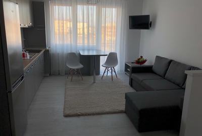 Apartament cu 3 camere semidecomandat, mobilat în Florești