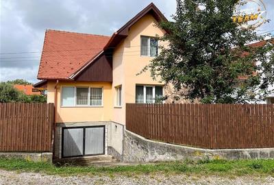 Tur 3D! Resedinta notabila,pe armonios cadru natural,distinse faciliati,Central, - 32