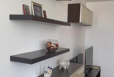Apartament cu 3 camere decomandat, mobilat în Peninsula