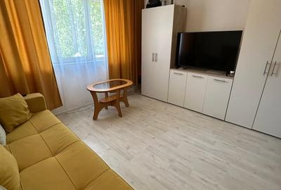 Apartament cu 3 camere semidecomandat în Miroslava