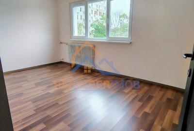 Vanzare apartament 3 camere zona Militari - Apusului - 1