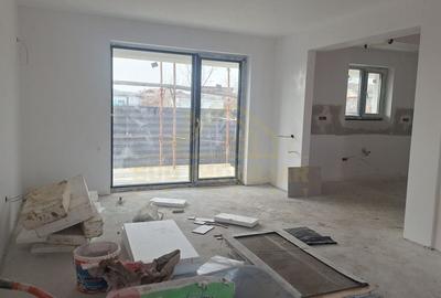 Casă cu 4 camere cu Canalizare în Central