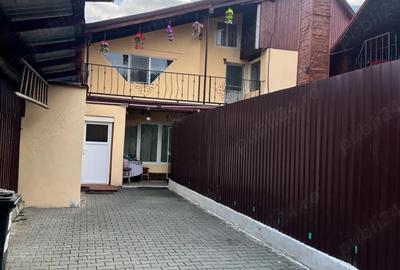 Casă cu 4 camere cu Teren 215 Mp în Central - 1