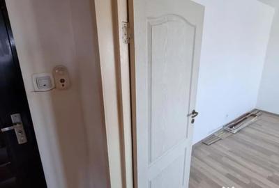 Garsonieră decomandată în Km 4 - 3