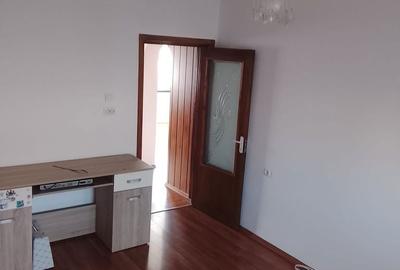 Apartament cu 3 camere în Micro 16 - 3