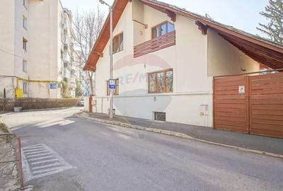 Casă cu 9 camere cu Teren 542 Mp în Centrul Civic - 1