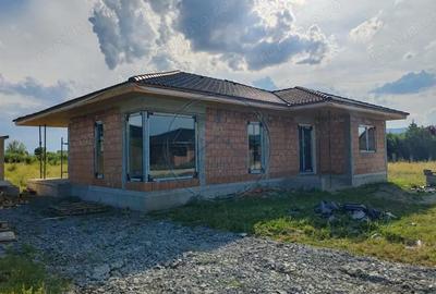 Casă cu 3 camere cu Teren 500 Mp în Central