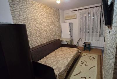 Garsonieră decomandată în Eroii Revoluției - 1