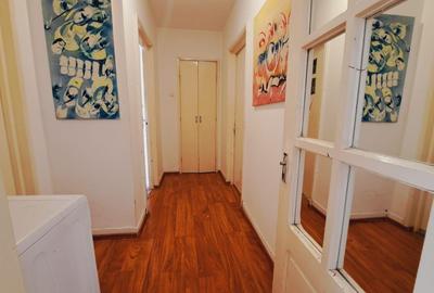 Apartament cu 3 camere semidecomandat, mobilat în 1 Mai - 10
