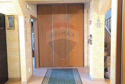Casă cu 6 camere cu Garaj în Bună Ziua - 7