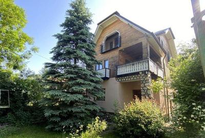 Bran - Casa pe strada Valea Portii. 223 mp, 4 dormitoare