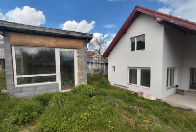 Casă individuală cu 4 camere cu Canalizare în Unirii - 2