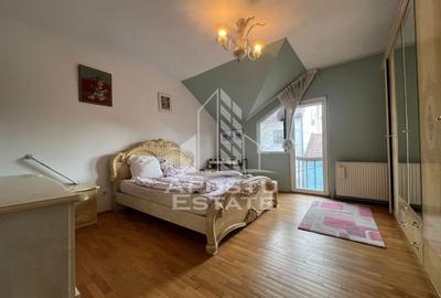 Casă cu 6 camere cu Canalizare în Intim - 2