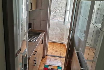 Apartament cu 2 camere semidecomandat în Podu Roș