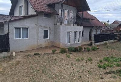 Casă cu Teren 1000 Mp în Râșca