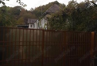 Casă cu 4 camere cu Teren 1018 Mp în Moțăieni - 1