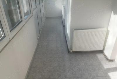 Apartament cu 3 camere decomandat în Tractorul - 1