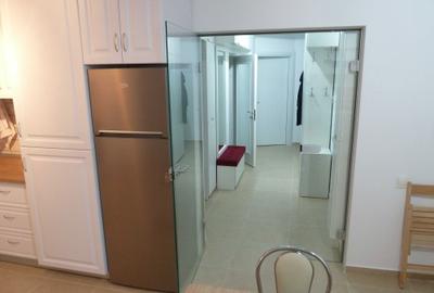 Apartament cu 3 camere decomandat în Europa