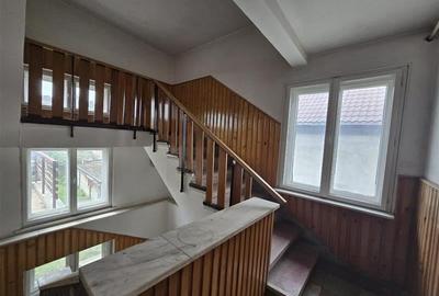 Imobil cu potential, constructie solida cu 2 apartamente,+demisol si garaj, Bras - 11