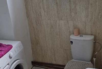 Spațiu comercial, de 1,300 mp, în Central - 8