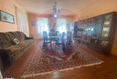 Casă cu 4 camere cu Teren 2522 Mp în Brateiu - 4