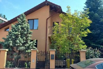 Casă cu 5 camere în Central - 3