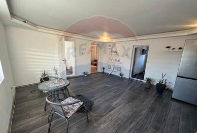 Casă cu 7 camere cu Canalizare în Central - 10