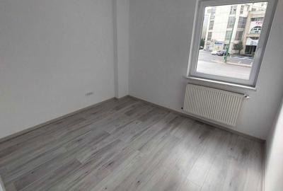 Apartament cu 3 camere decomandat în Centrul Civic - 2