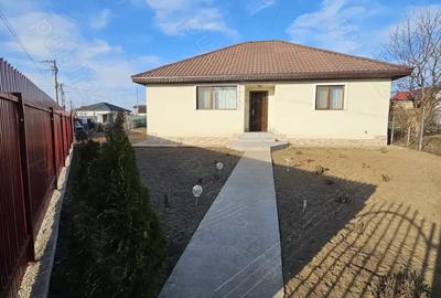 Casa de vanzare - 3 dormitoare, salon spa?ios, anexa ?i teren generos - 648 mp - 10