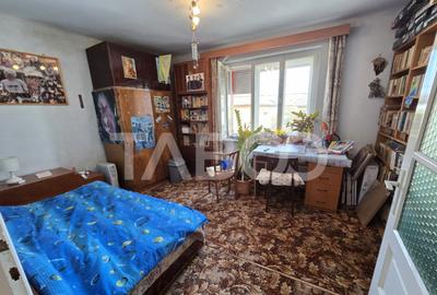 Casă cu 6 camere cu Canalizare în Sub Arini - 4