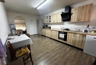 Casa spa?ioasa, aproape de centru, intr-o zona excelenta din Sebe? - 1