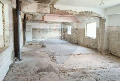 Spațiu comercial, de 690.09997558594 mp, în Central - 6