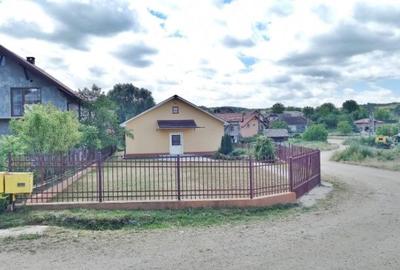 Casă cu 2 camere cu Teren 750 Mp în Ciolt - 3