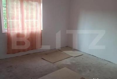 Casă cu 8 camere cu Teren 2800 Mp în Central - 1