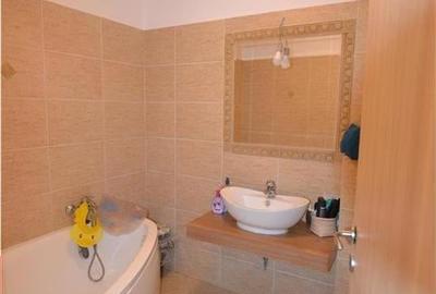 Apartament cu 3 camere decomandat în Tractorul - 8