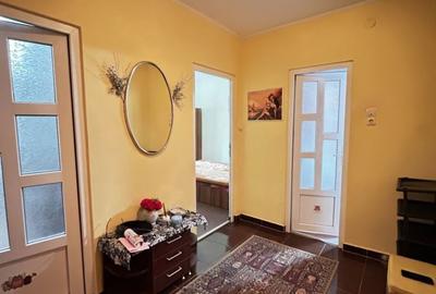 Apartament cu 2 camere decomandat în Milcov