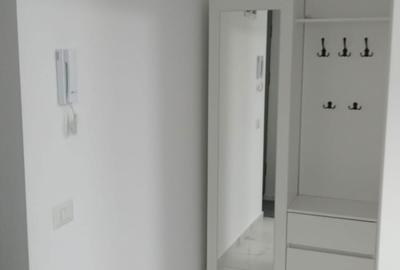 Garsonieră decomandată în Roșu