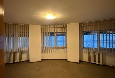 Apartament cu 3 camere decomandat în Decebal