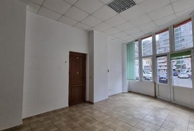 Spațiu comercial, de 35 mp, în Central - 3